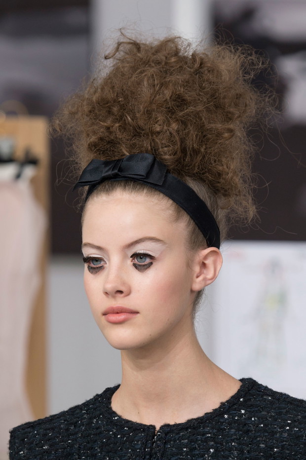 Chanel haute couture jesień-zima 2016/2017 - detale, fot. Imaxtree