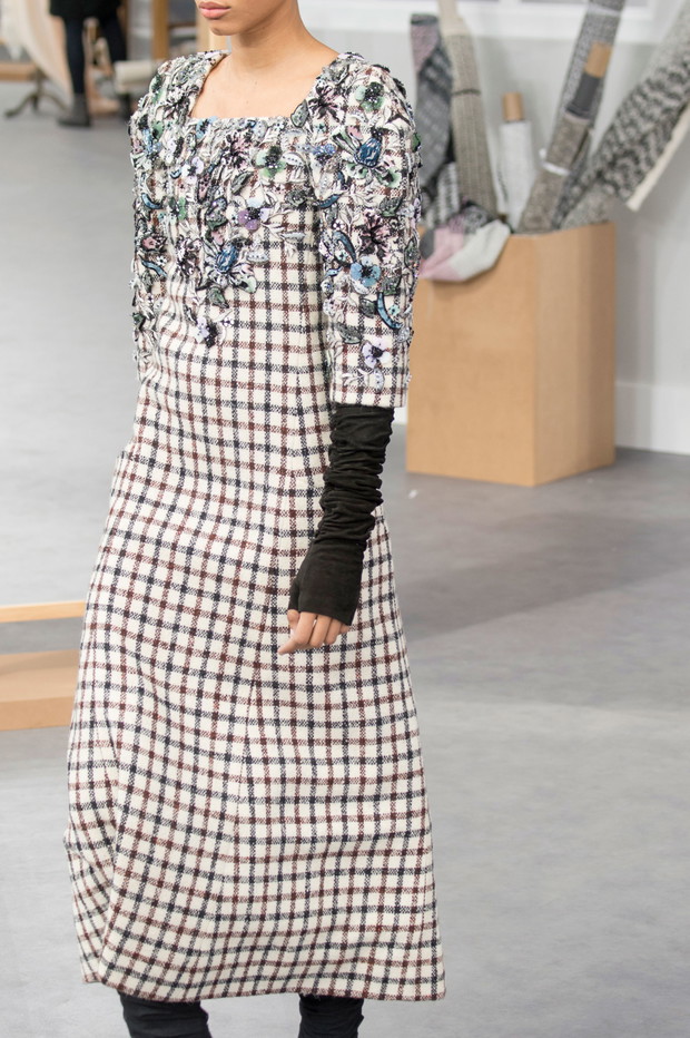 Chanel haute couture jesień-zima 2016/2017 - detale, fot. Imaxtree