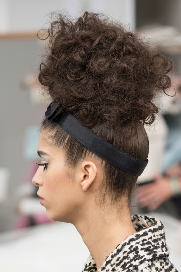 Chanel haute couture jesień-zima 2016/2017 - detale, fot. Imaxtree