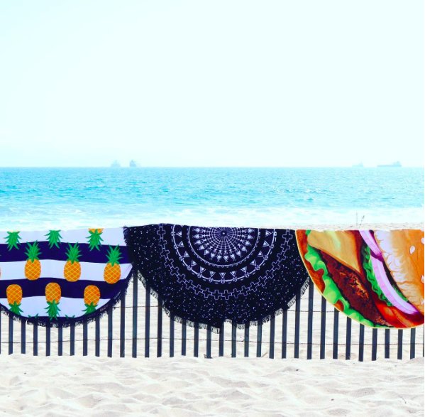 Okrągły ręcznik na plażę - wakacyjny hit! fot. roundtowelco