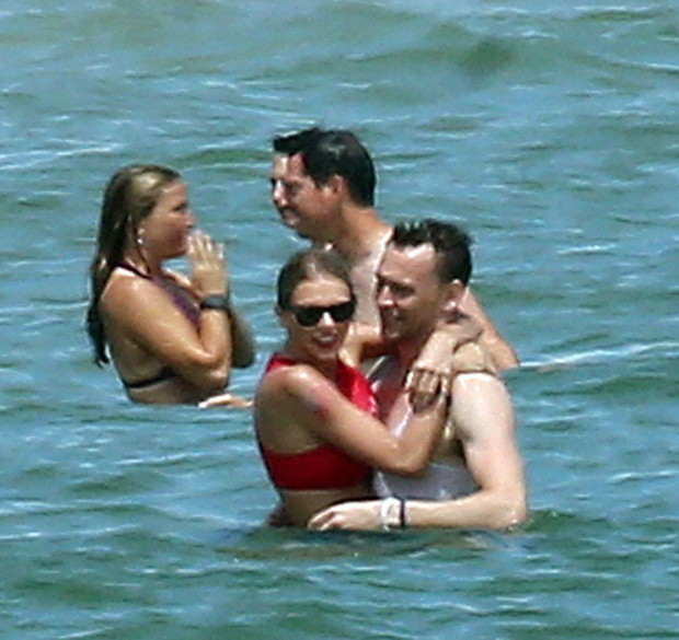 Taylor Swift i Tom Hiddleston z przyjaciółmi świętują 4 lipca na Rhode Island, 03.07.2016, fot. East News