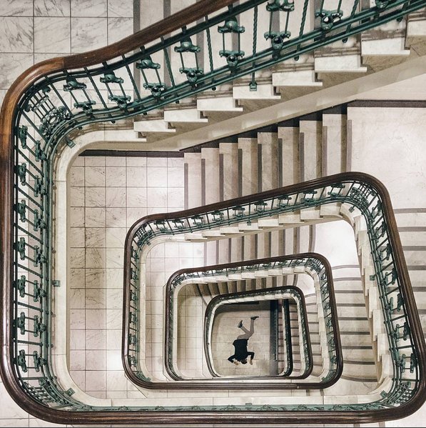 #worldneedsmorespiralstaircases - schody kręcone na Instagramie, fot. via Instagram/worldneedsmorespiralstaircases