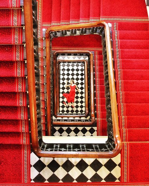 #worldneedsmorespiralstaircases - schody kręcone na Instagramie, fot. via Instagram/worldneedsmorespiralstaircases