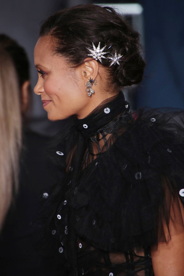 Fryzura Thandie Newton - spinki gwiazdy