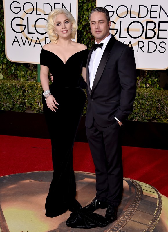 Lady Gaga i Taylor Kinney na gali Złote Globy, 2016 rok, fot. East News