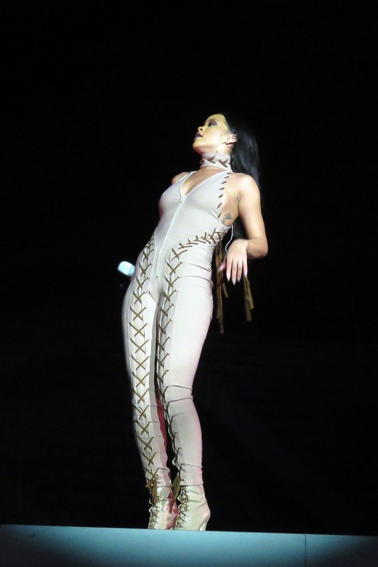 Rihanna na The Anti World Tour - zobacz kostiumy sceniczne