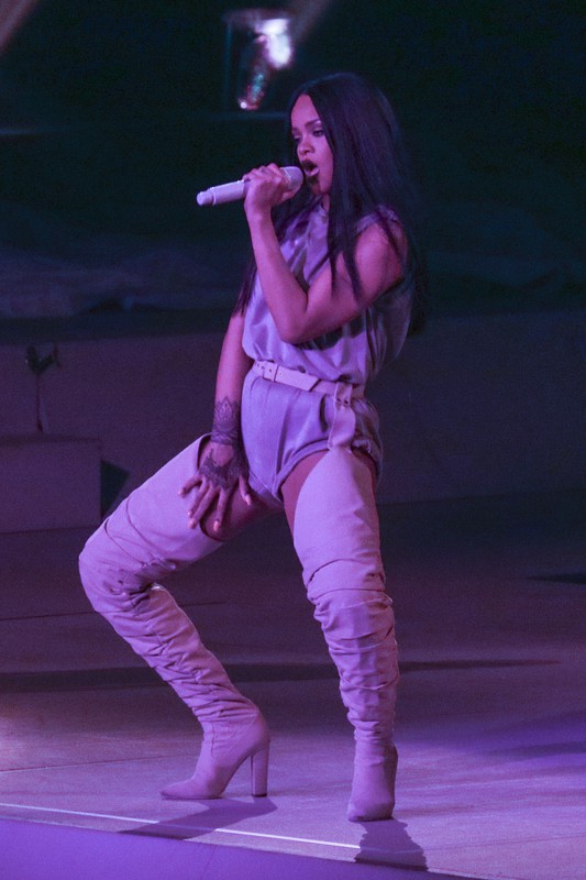 Rihanna na The Anti World Tour - zobacz kostiumy sceniczne