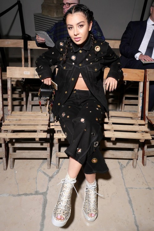 Gwiazdy na Paris Fashion Week wiosna-lato 2017