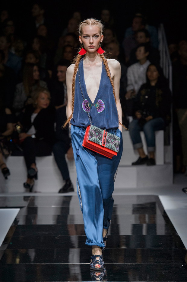 Klaudia Pulik na wybiegu Emporio Armani wiosna-lato 2017