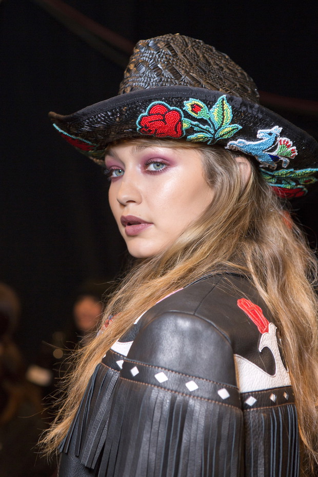 Mokry makijaż - trend 2017, pokaz Anna Sui
