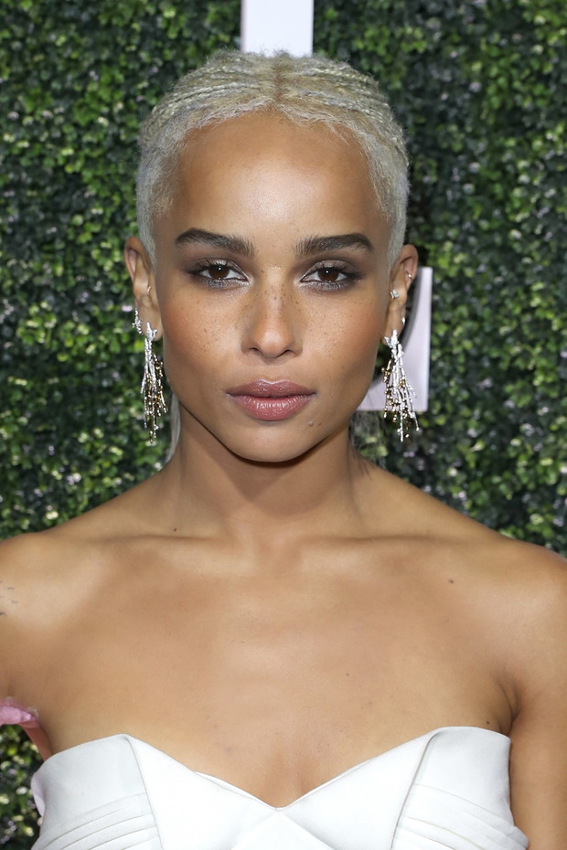 Włosy w kolorze Nordic White, Zoe Kravitz, 2017 rok