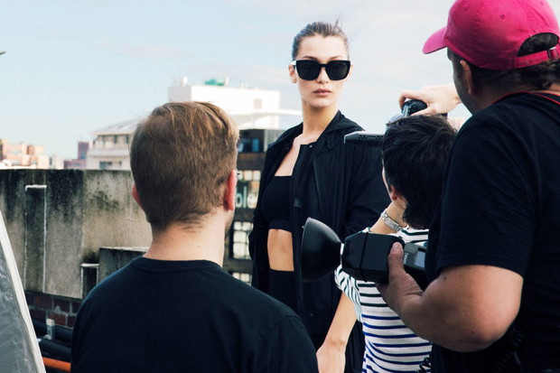 Bella Hadid w kampanii DKNY wiosna-lato 2017
