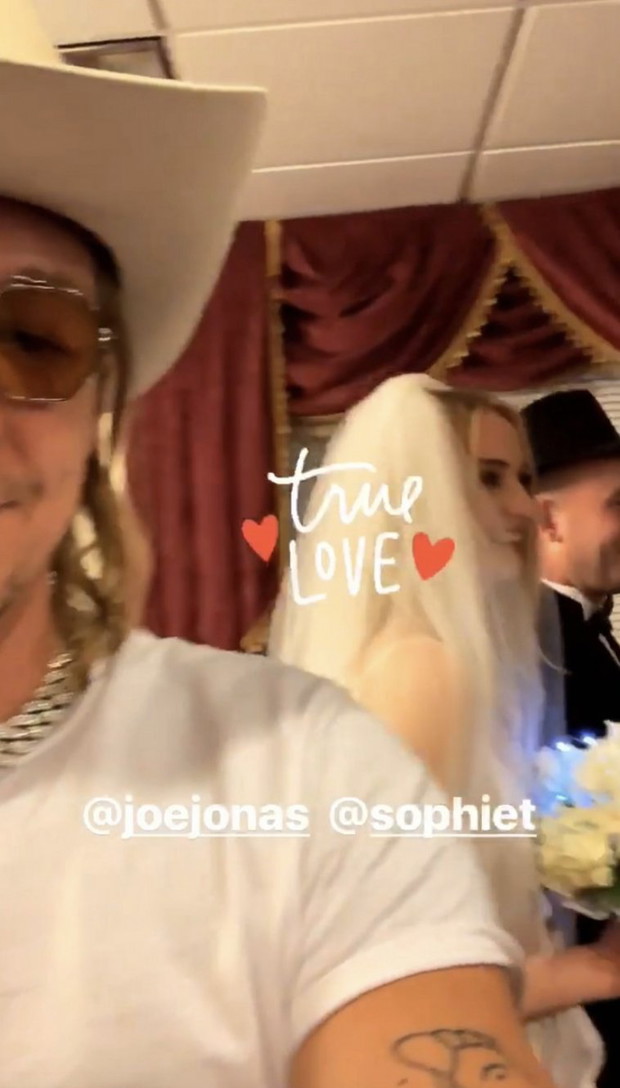 Joe Jonas i Sophie Turner wzięli ślub. W kaplicy w Las Vegas!
