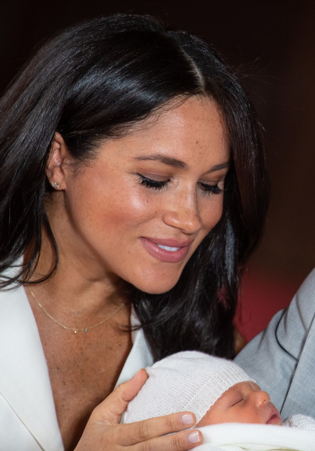 Meghan Markle i książę Harry pokazali syna! Jak wygląda dziecko słynnej pary? ZDJĘCIA