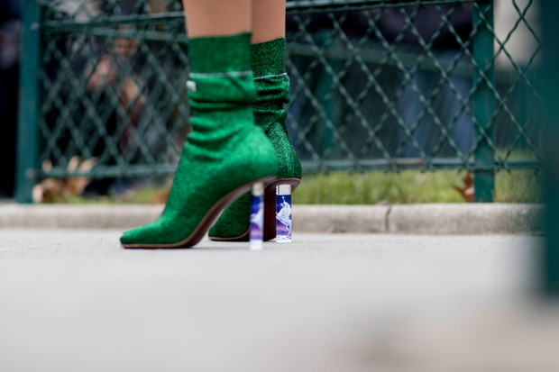 Street fashion: buty i akcesoria gości na pokazach haute couture SS17