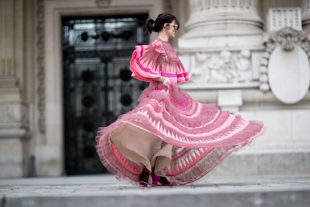 Street fashion: Paris Fashion Week haute couture wiosna 2017