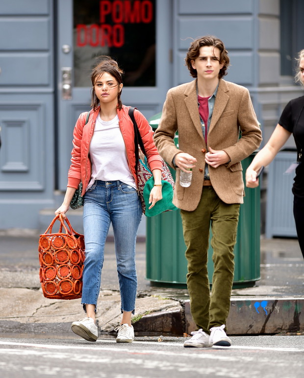 Selena Gomez i Timothée Chalamet na planie filmu A rainy day in New York.