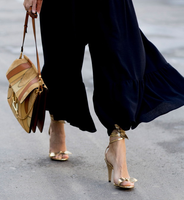 Street fashion: buty i akcesoria gości na tygodniach mody j-z 2017/18
