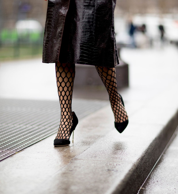 Street fashion: buty i akcesoria gości na tygodniach mody j-z 2017/18