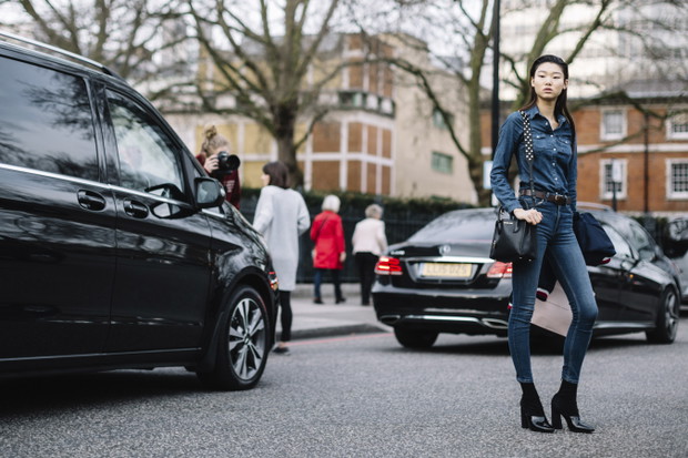 Street fashion: modelki off duty na London Fashion Week AW17