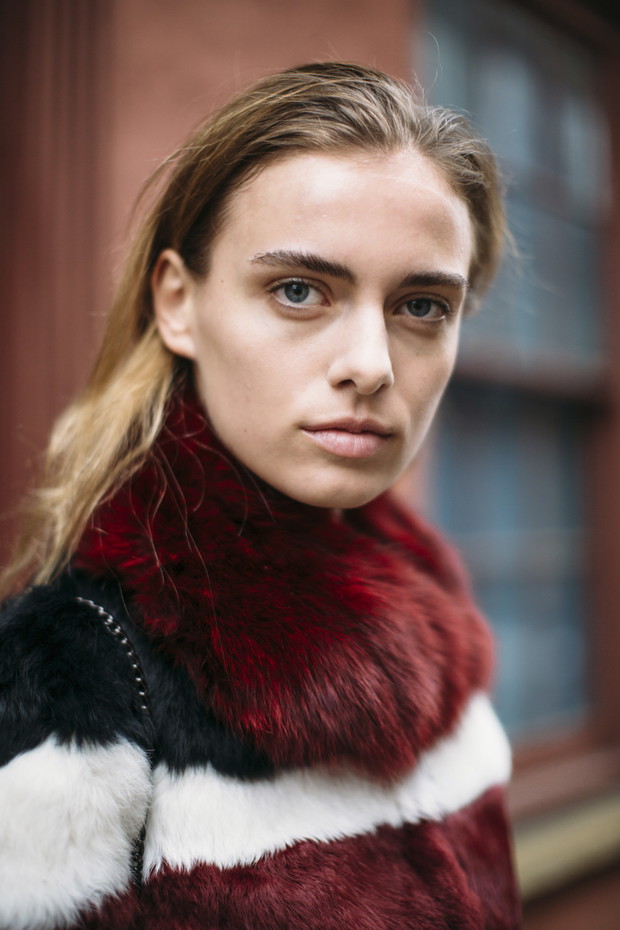 Street fashion: modelki off duty na London Fashion Week AW17
