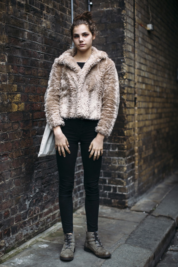 Street fashion: modelki off duty na London Fashion Week AW17