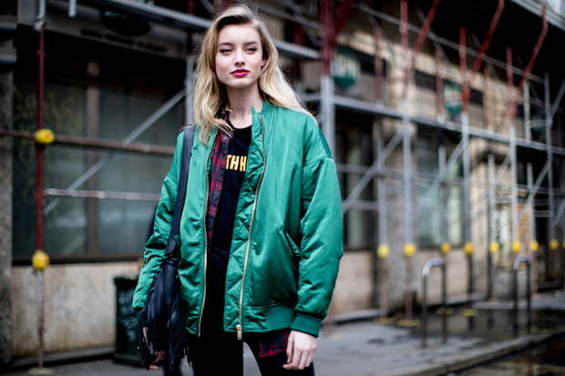Street fashion: modelki off duty na Milan Fashion Week AW17