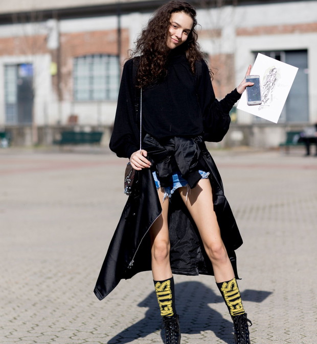Street fashion: modelki off duty na Milan Fashion Week AW17