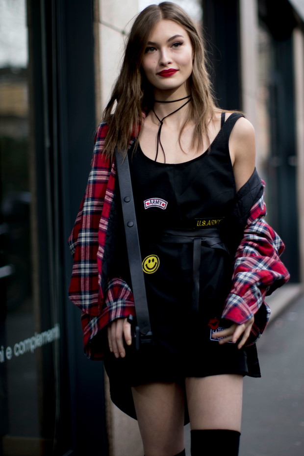 Street fashion: modelki off duty na Milan Fashion Week AW17