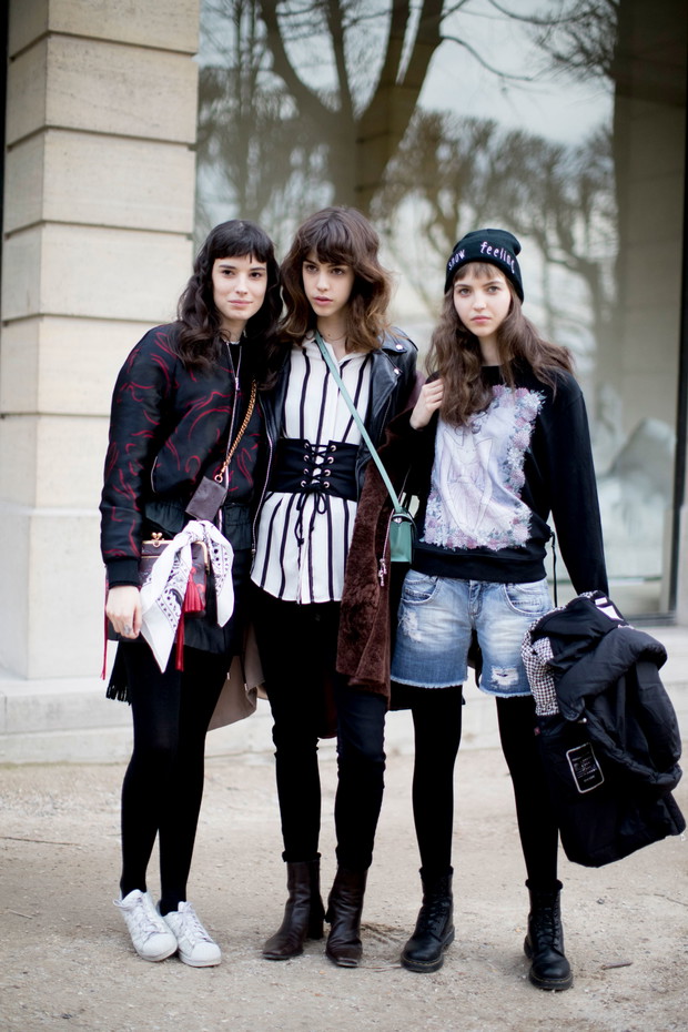 Street fashion: modelki off duty na Paris Fashion Week AW17