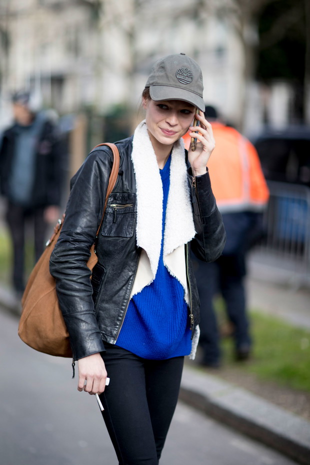 Street fashion: modelki off duty na Paris Fashion Week AW17