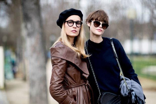 Street fashion: modelki off duty na Paris Fashion Week AW17