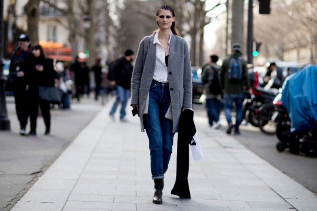 Street fashion: modelki off duty na Paris Fashion Week AW17