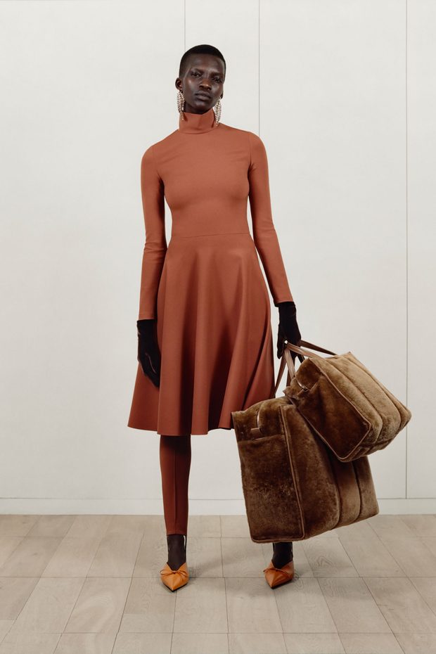 Dopasowana sukienka Balenciaga Pre-Fall 2017