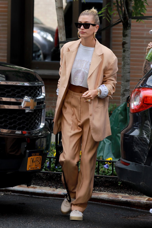 Beżowa marynarka, Hailey Baldwin