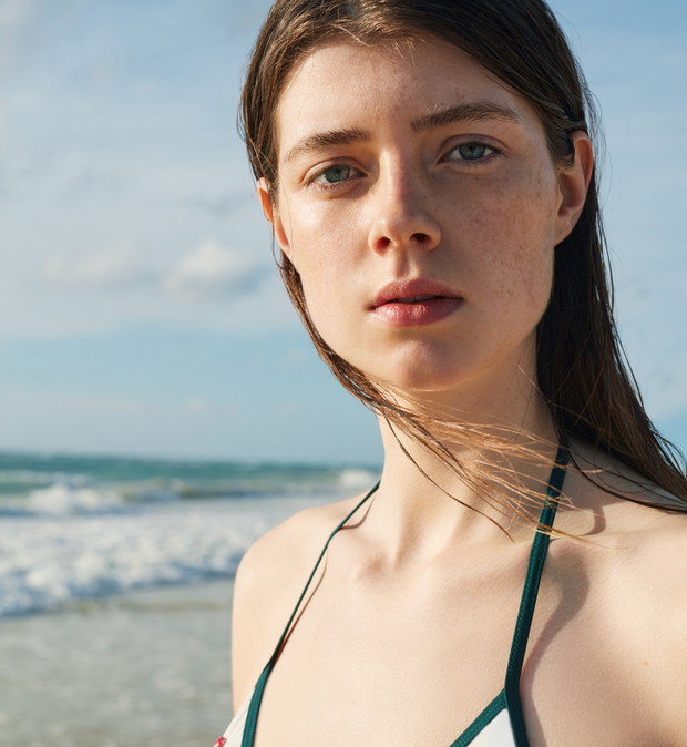 Bikini z wyszywanymi kwiatami Oysho lato 2017