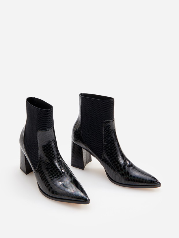 Buty Reserved