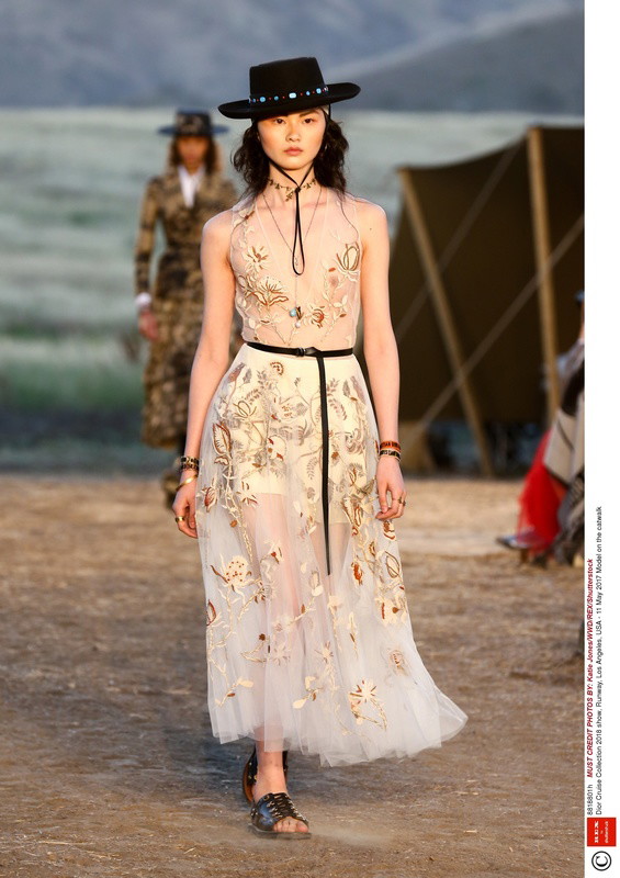 Dior Restort 2018 - sukienka i kapelusz