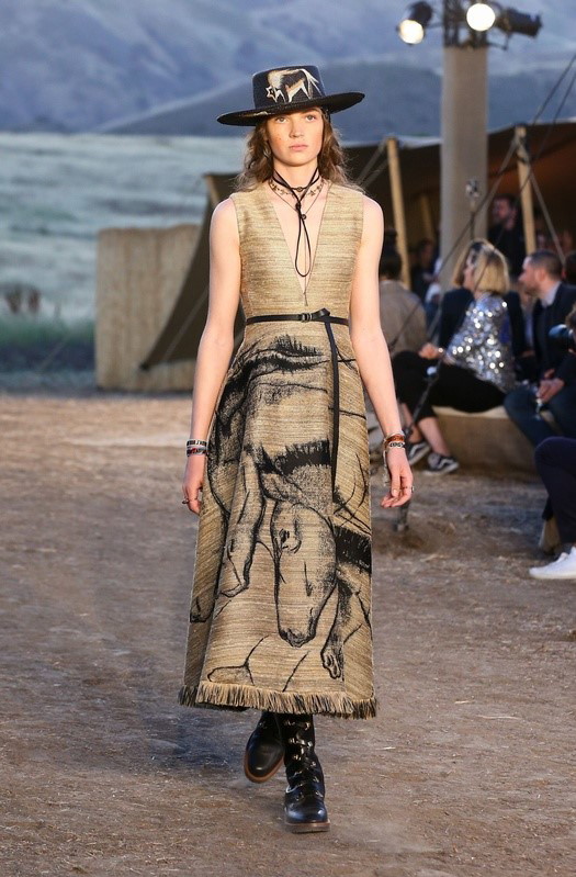 Dior Restort 2018 - sukienka, kapelusz