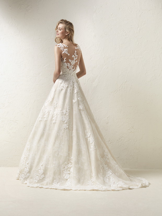 Suknia ślubna Pronovias model Dracme