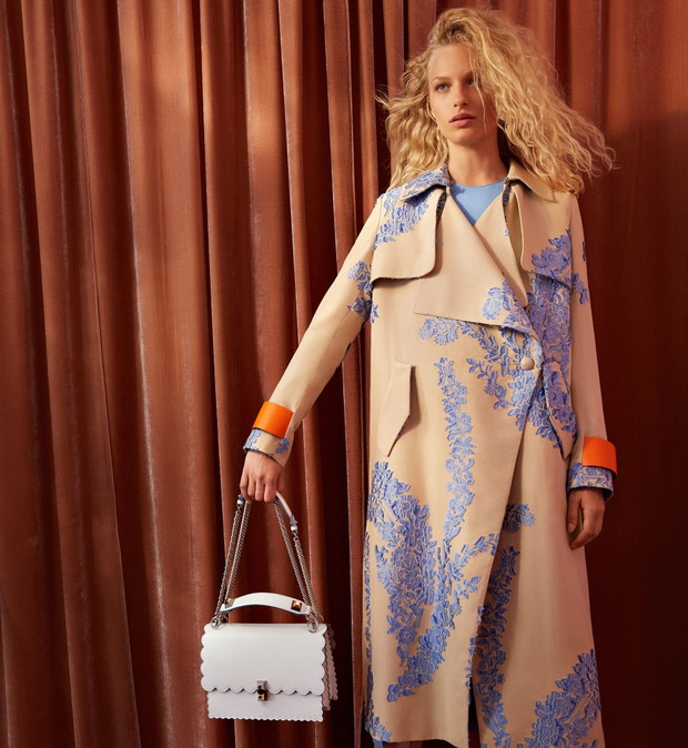 Płaszcz w wytłaczane kwiaty Fendi Resort 2018
