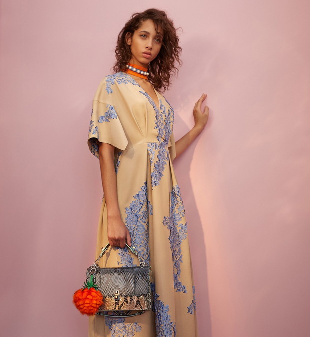Sukienka w kwiaty Fendi Resort 2018
