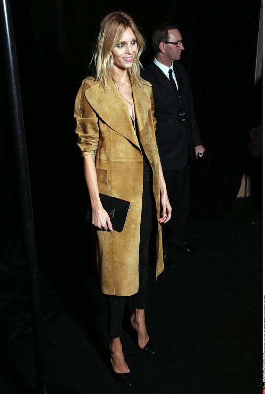 Anja Rubik na pokazie Saint Laurent Paris