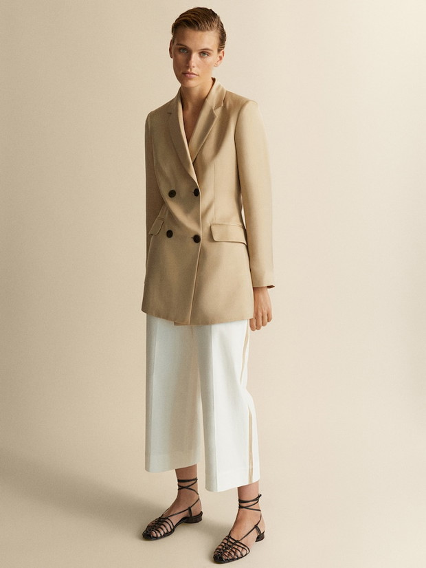Marynarka beżowa z paskiem z tkaniny cupro, Massimo Dutti, 499 zł