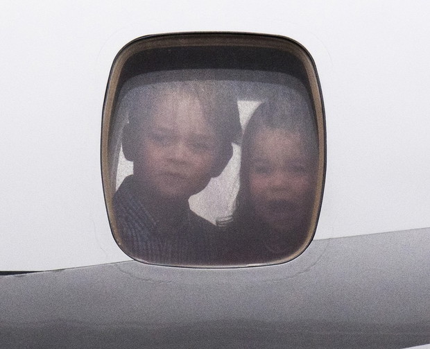 Charlotte i George w Polsce. Księżna Kate i Książę William do Warszawy przylecieli z dziećmi