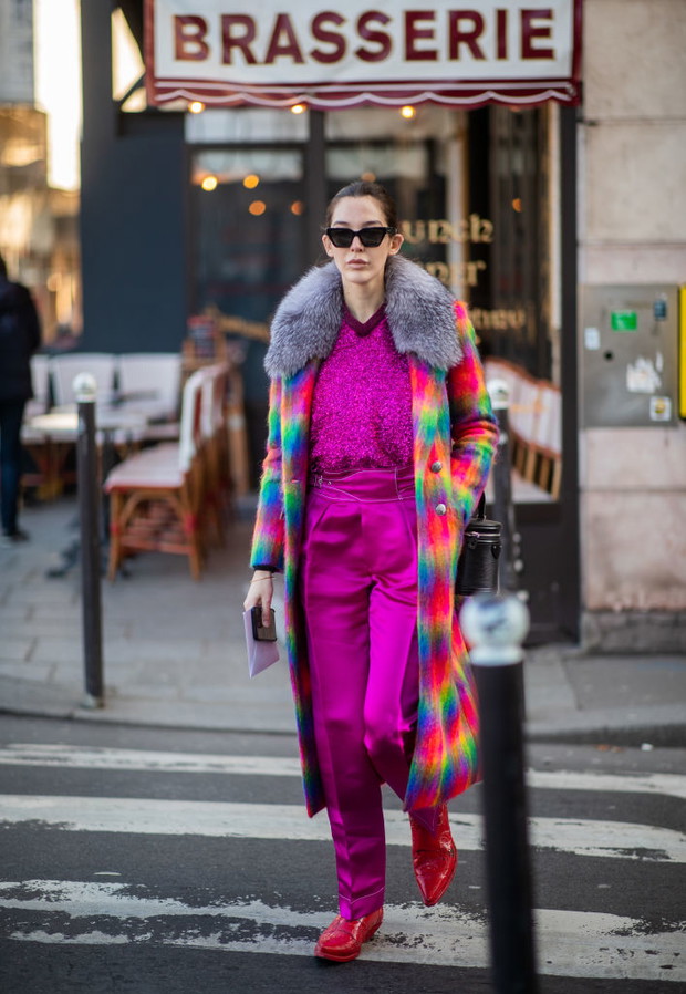 Tęczowe swetry - trendy