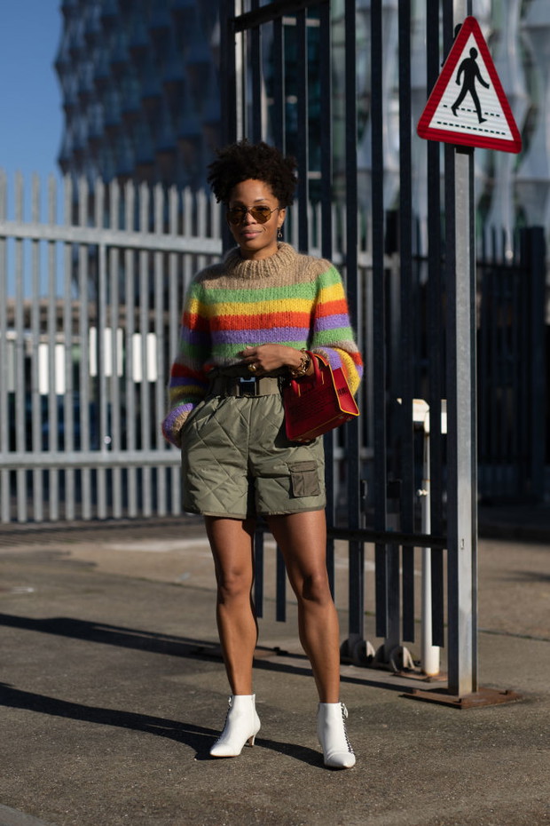 Tęczowe swetry - trendy