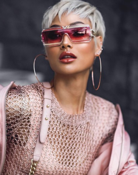 Fryzura Micah Gianneli - pixie cut w wersji platynowej