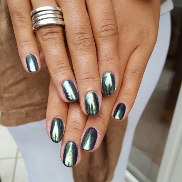 Metaliczny manicure
