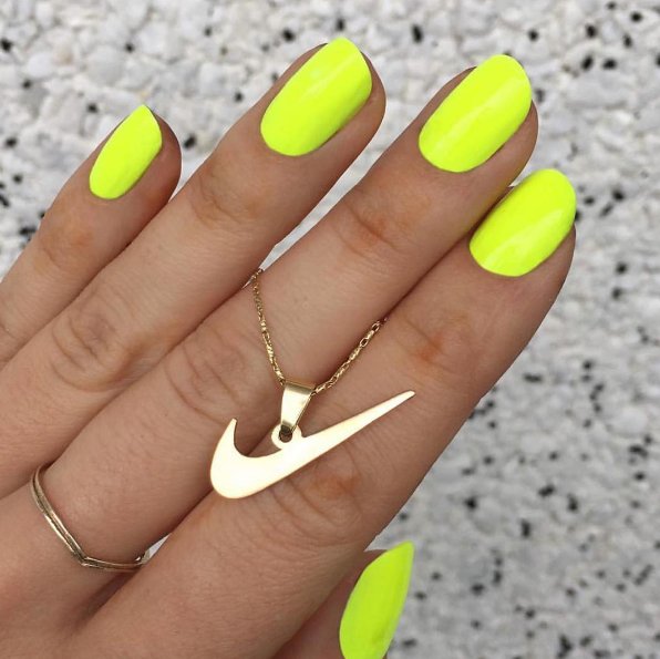 Neonowy manicure